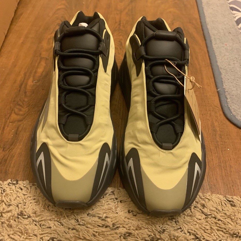 Yeezy 700 Reflective’s "Resin" Size 11.5 2022!!!